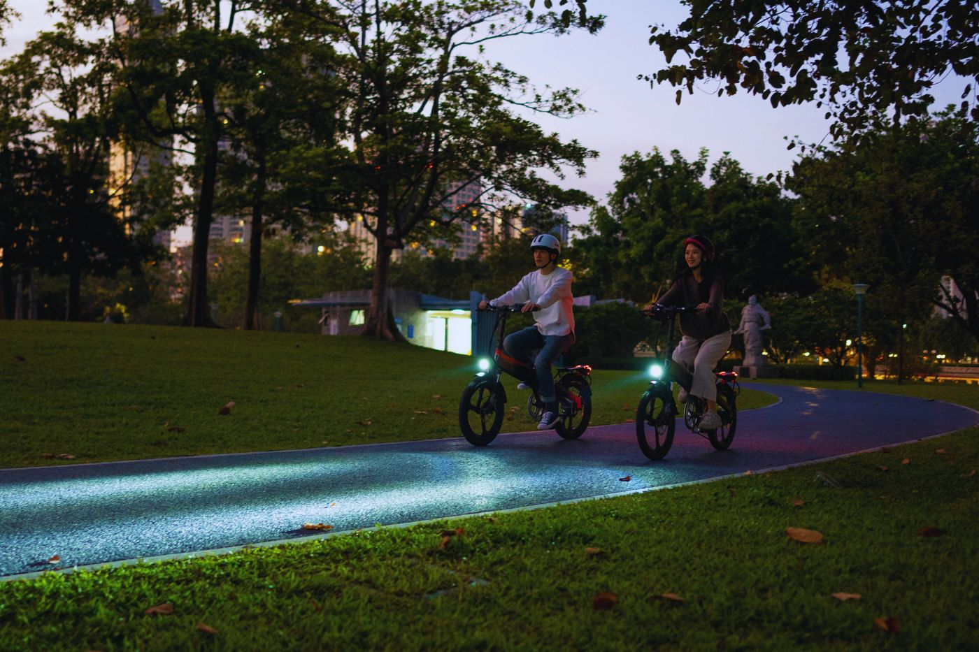 Vélo Électrique Urbain LANKELEISI G650 avec Éclairage Avant et Arrière, Sécurité Nocturne Assurée